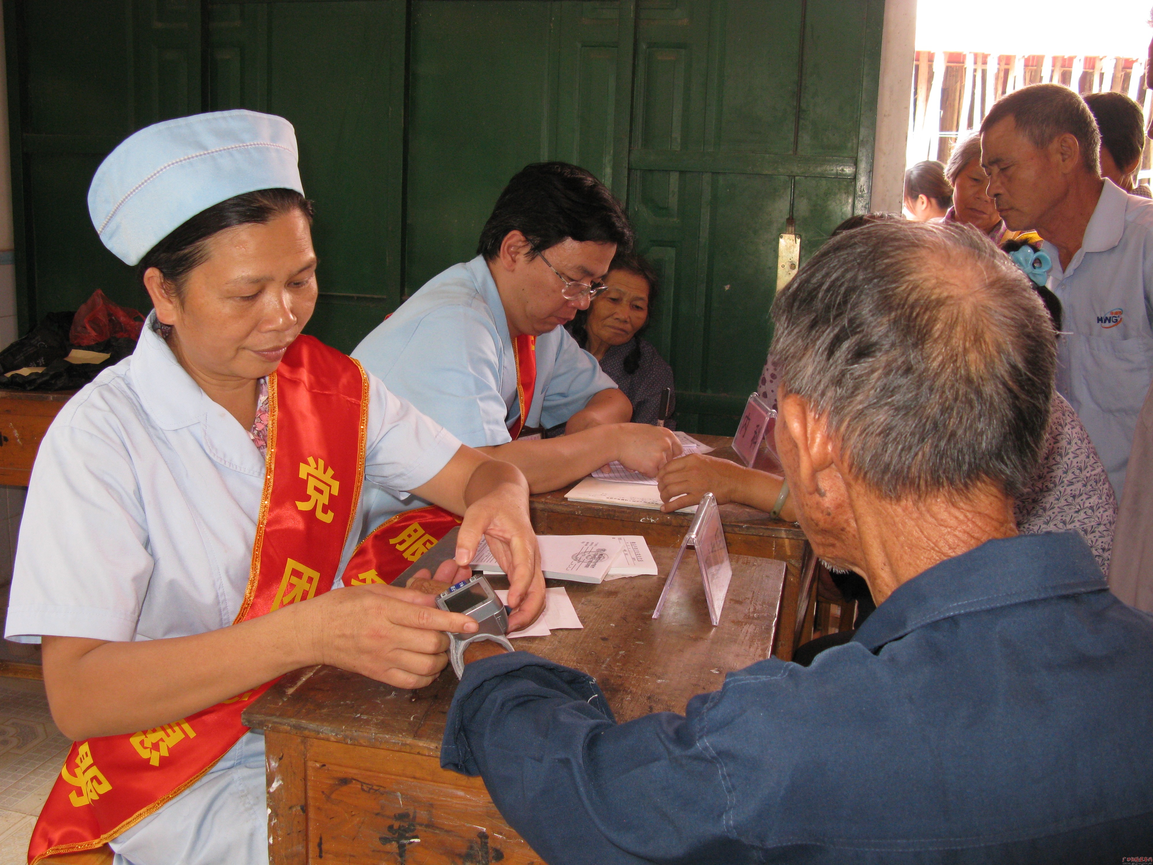 南宁市妇幼保健院革新理念践行群众路线 拓展