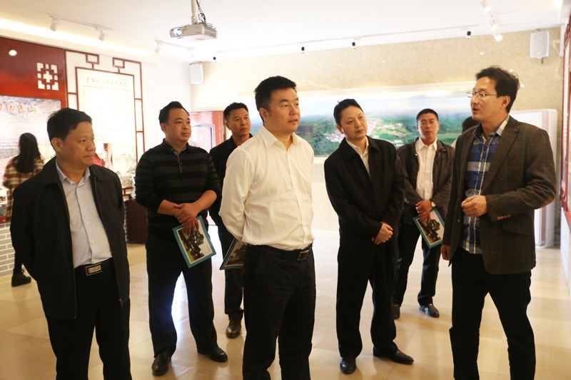 钟得志到贺州市调研扶贫领域监督执纪问责工作