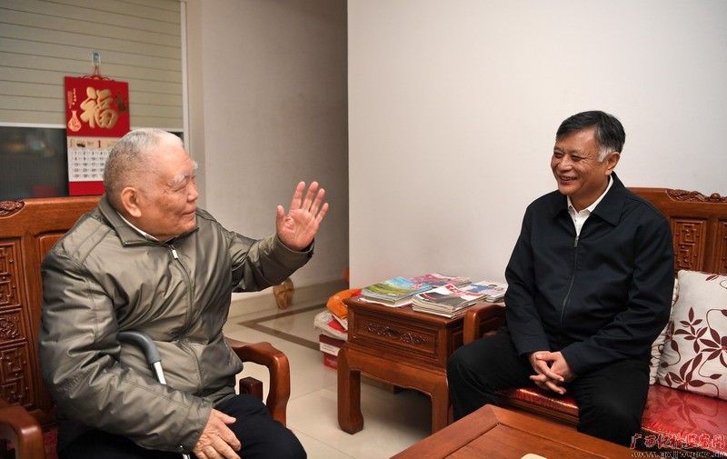 于春生看望慰问离休老干部