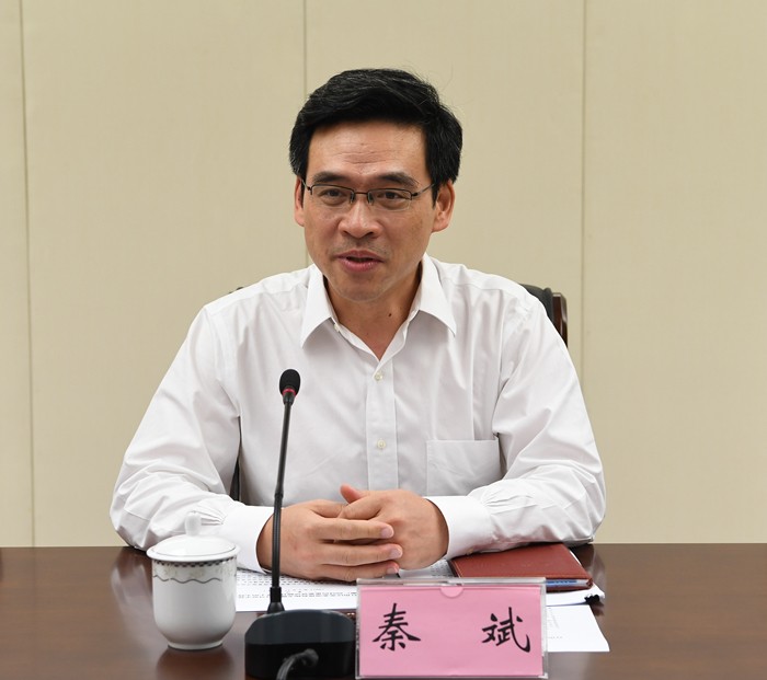 区党委巡视工作领导小组成员,自治区纪委副书记秦斌主持会议并作讲话