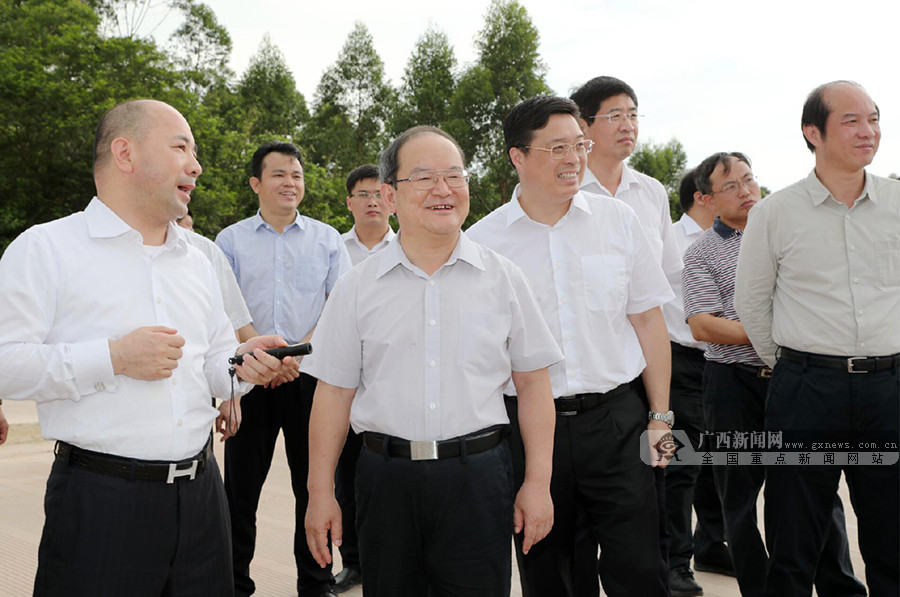 鹿心社深入四县面对面听取基层党员干部群众意见