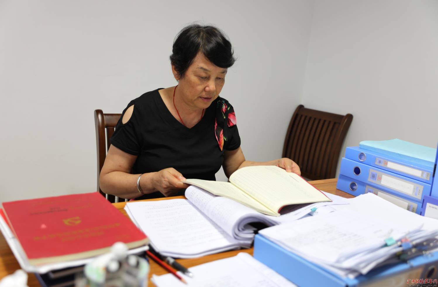 初心｜青春无悔铸忠诚 老骥伏枥守初心 ——记宜州区纪委监委驻区委组织部纪检监察组成员 刘国芳