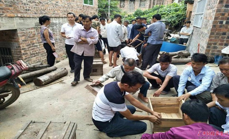 西林县有多少人口_广西西林县地图(3)