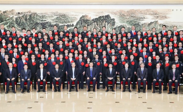 习近平会见全国扫黑除恶专项斗争总结表彰大会代表 王沪宁赵乐际参加会见