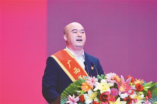 忠诚践初心 勤廉担使命——广西勤廉榜样先进事迹主题情景报告会侧记