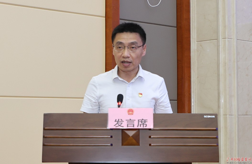 蒋建伟就开展脱贫攻坚监察监督工作情况向市五届人民代表大会常务委员