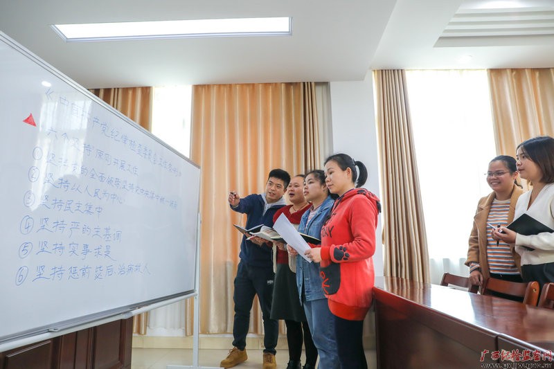 镜头｜加强年轻干部教育管理监督