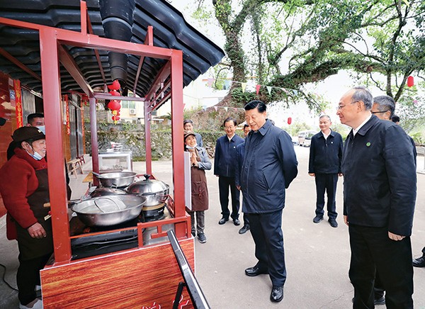 《求是》杂志发表习近平总书记重要文章《坚持把解决好“三农”问题作为全党工作重中之重，举全党全社会之力推动乡村振兴》