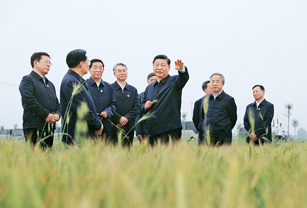 《求是》杂志发表习近平总书记重要文章《坚持把解决好“三农”问题作为全党工作重中之重，举全党全社会之力推动乡村振兴》
