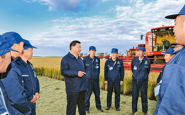 《求是》杂志发表习近平总书记重要文章《坚持把解决好“三农”问题作为全党工作重中之重，举全党全社会之力推动乡村振兴》