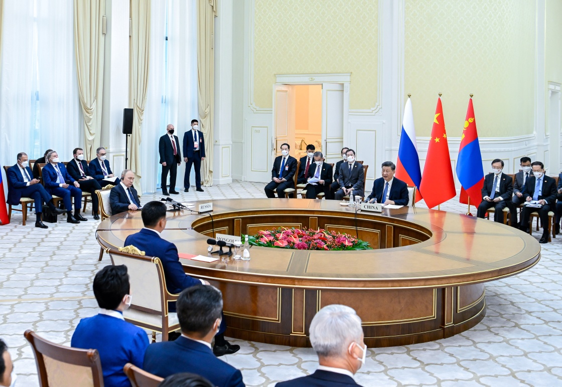 习近平出席中俄蒙元首第六次会晤