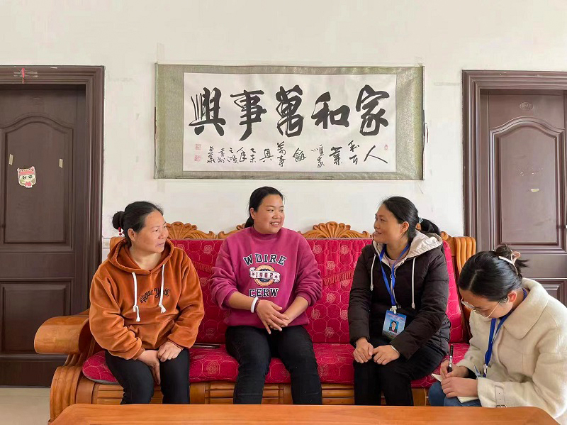 镜头丨纪检玫瑰显风采