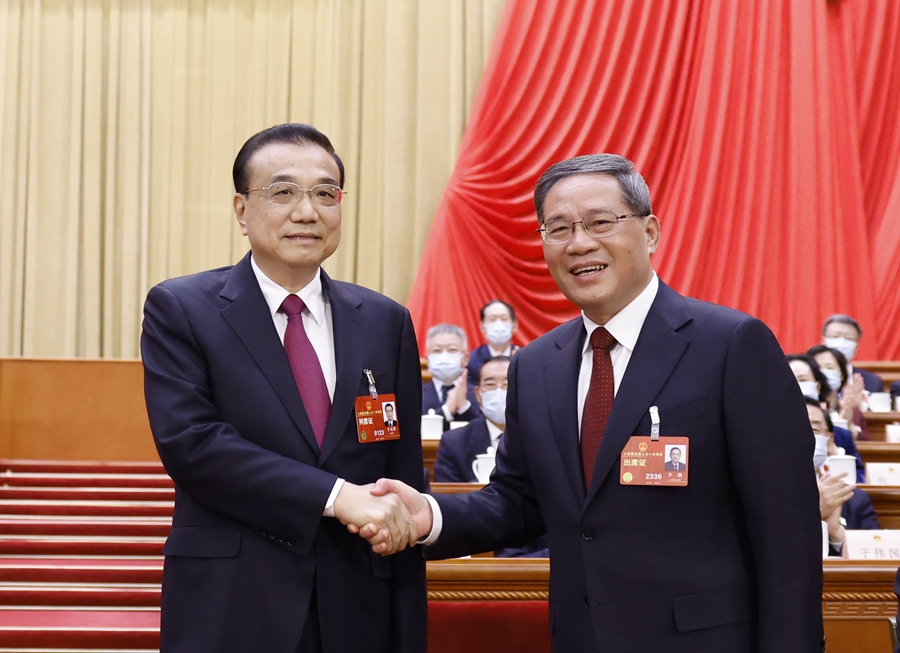 十四届全国人大一次会议举行第四次全体会议 根据国家主席习近平的提名决定李强为国务院总理 国家主席习近平签署主席令任命