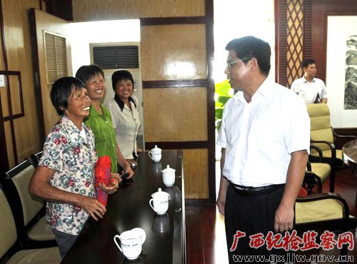 南宁市纪委监察局与四明村开展“结对共建·清洁乡村南宁行”活动