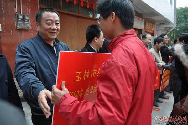 玉林市开展“三下乡”活动