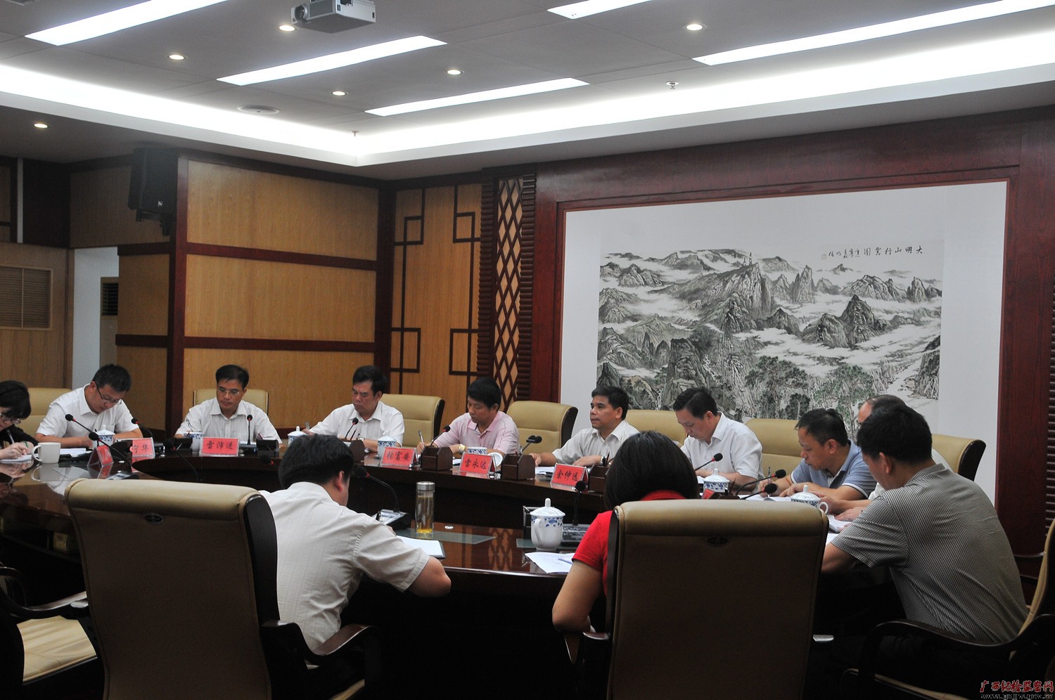 南宁市纪委监察局突出“快、准、干、严” 迅速学习贯彻全区纪检监察年中工作汇报会议精神