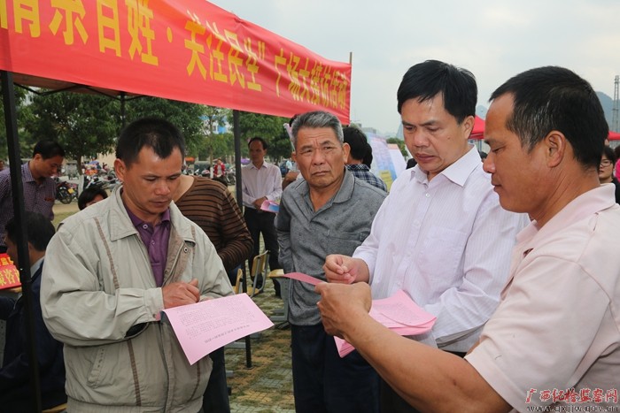 天等：节后广场大接访  现场解决群众诉求32件