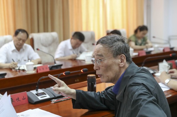 王岐山在检查扶贫领域监督执纪问责工作时强调 发扬钉钉子精神 以扎扎实实的成效迎接十九大