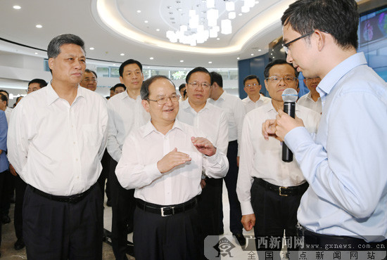 鹿心社陈武率广西党政代表团赴广东学习考察