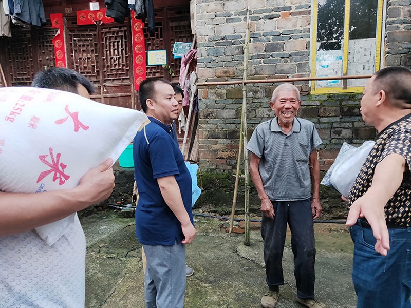 【镜头】奋战在抗洪一线的纪检监察干部