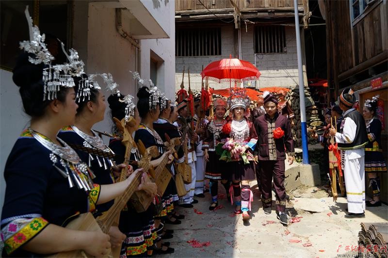 扶贫故事|驻村第一书记的侗族婚礼