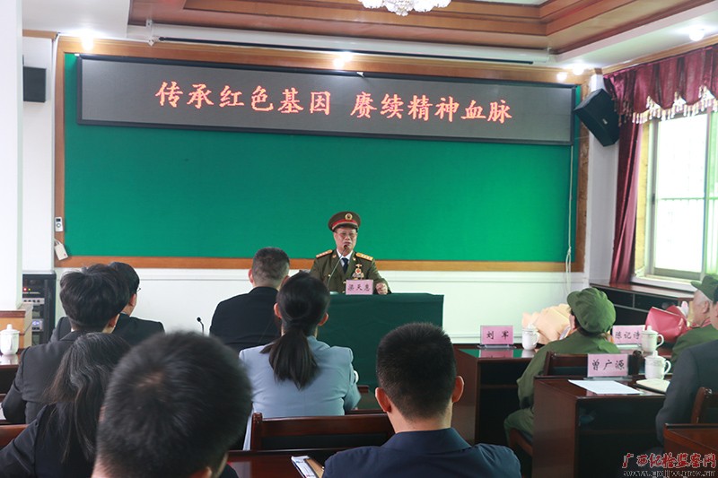 镜头|从党史中汲取丰富营养