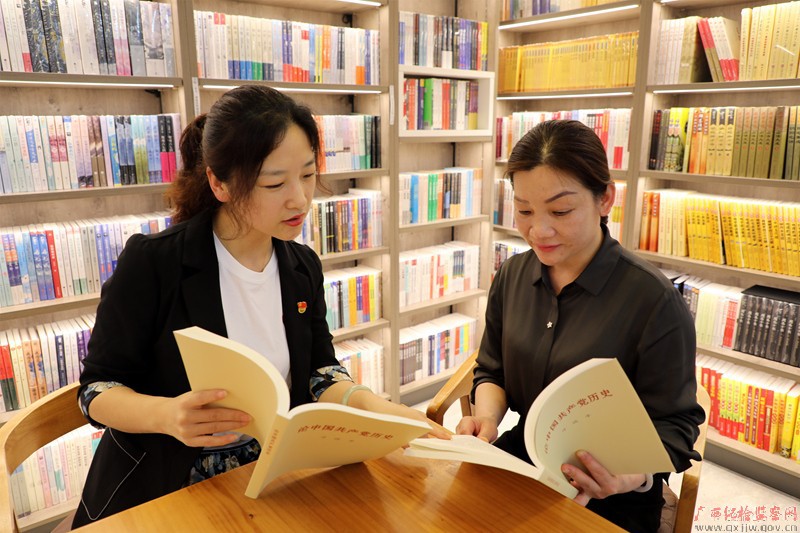 镜头|与书为伴 共品书香