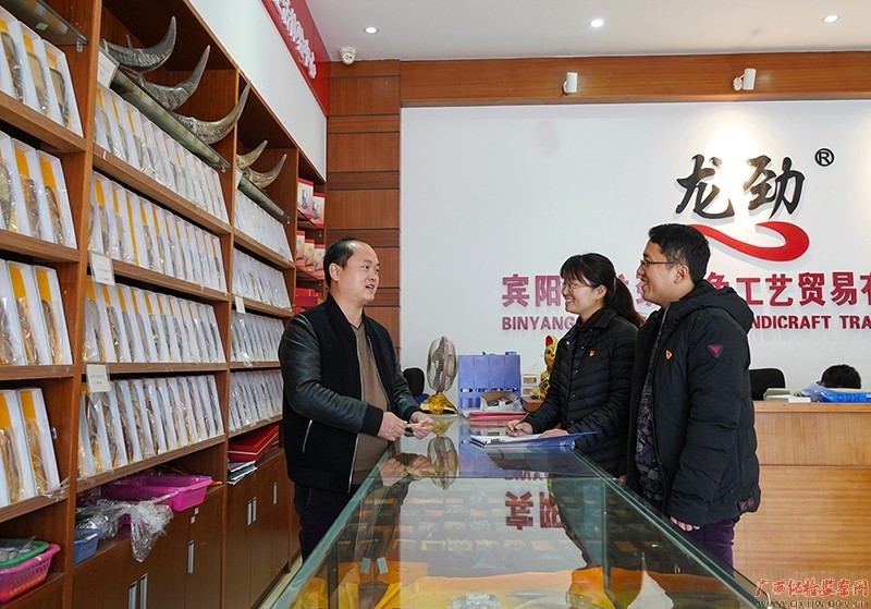 镜头|走企问政督效营造良好营商环境