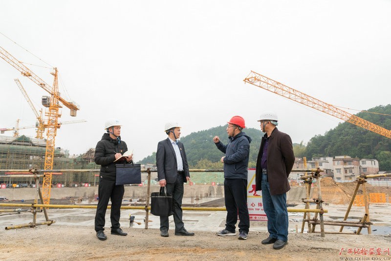镜头|走企问政督效营造良好营商环境