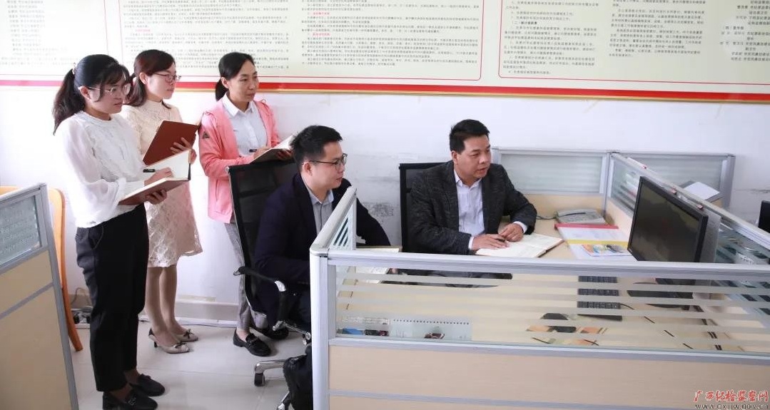 崇左市纪委监委党员干部认真学习习近平总书记在广西考察时的重要讲话精神
