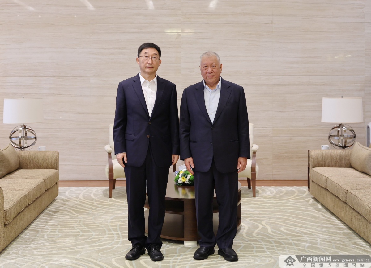 刘宁在澳门拜会全国政协副主席何厚铧