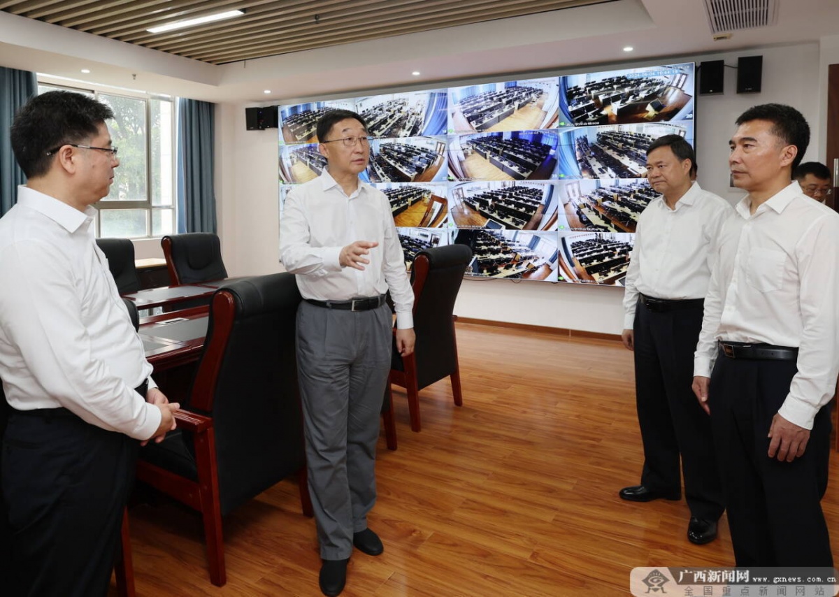 刘宁检查指导2024年高考准备工作