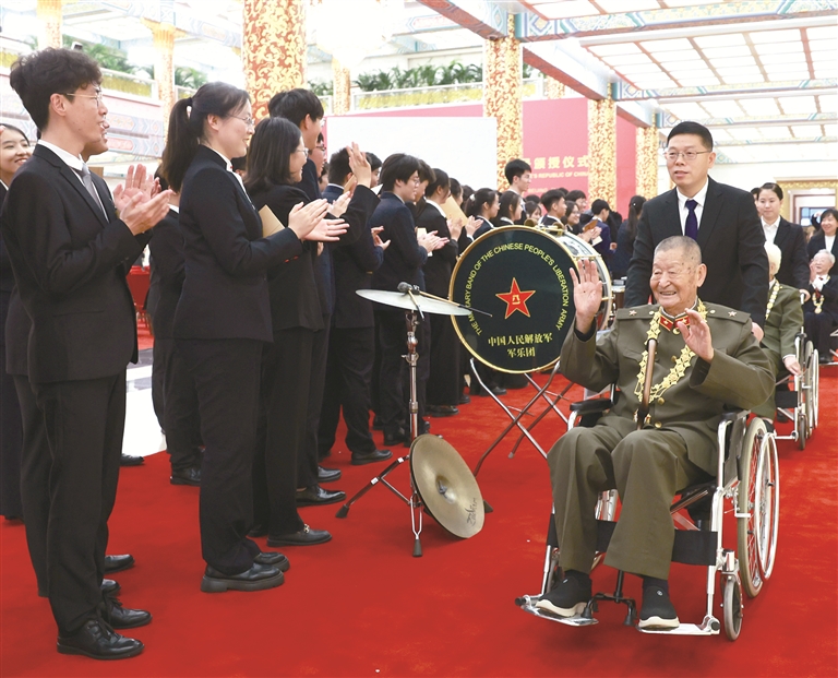 深度关注丨功勋闪耀