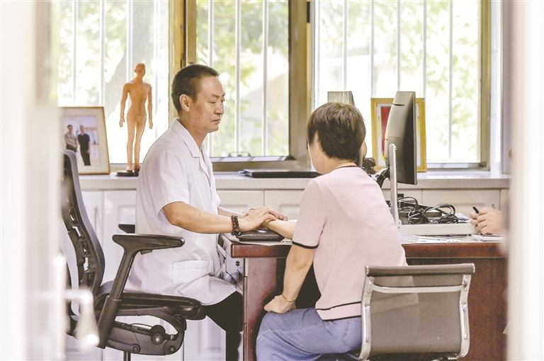 画里有话｜凡人善举激发奋进力量