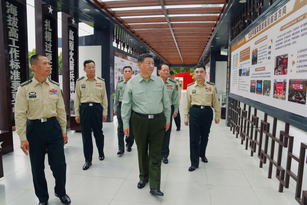 习近平在视察火箭军某旅时强调坚持政治引领 强化使命担当 埋头苦干实干 提升战略导弹部队威慑和实战能力