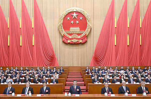 十四届全国人大三次会议在京闭幕  习近平等在主席台就座