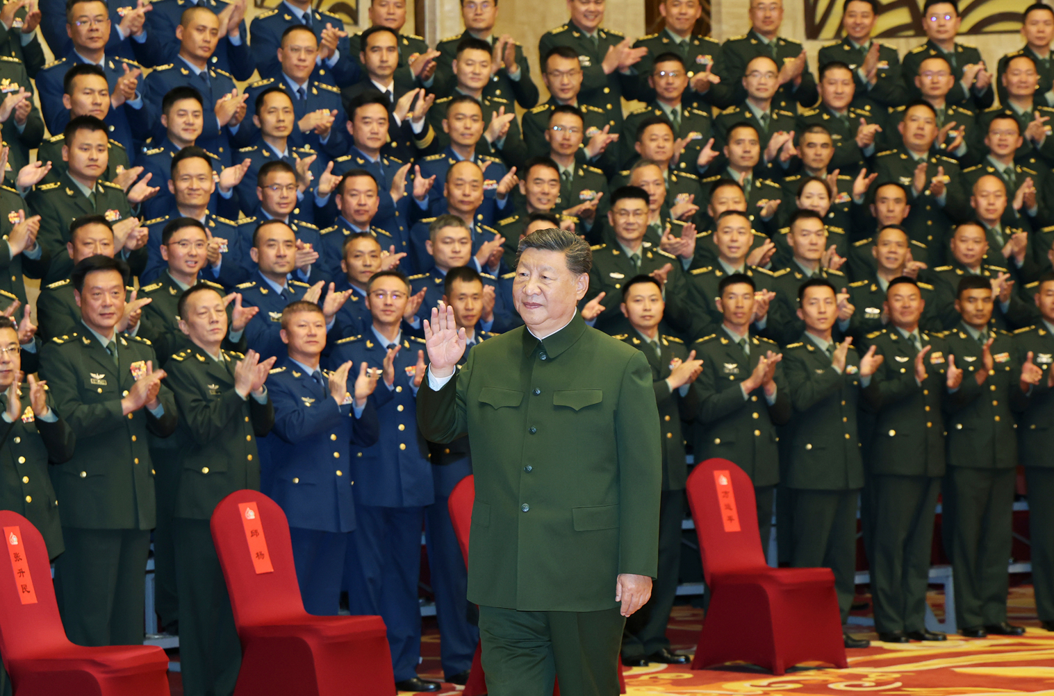 习近平接见西藏各族各界代表