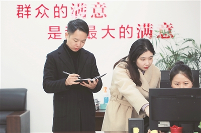 锲而不舍落实中央八项规定精神,推进作风建设常态化长效化④ 压实作风建设政治责任