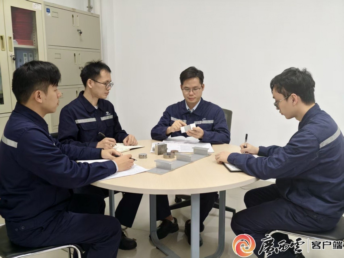 ����˫ܰ�����ġ����¹������������ꡪ���ǹ����������ӹ����޹�˾���ܹ���ʦ�ο�׼