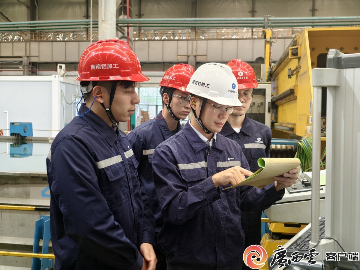 ����˫ܰ�����ġ����¹������������ꡪ���ǹ����������ӹ����޹�˾���ܹ���ʦ�ο�׼