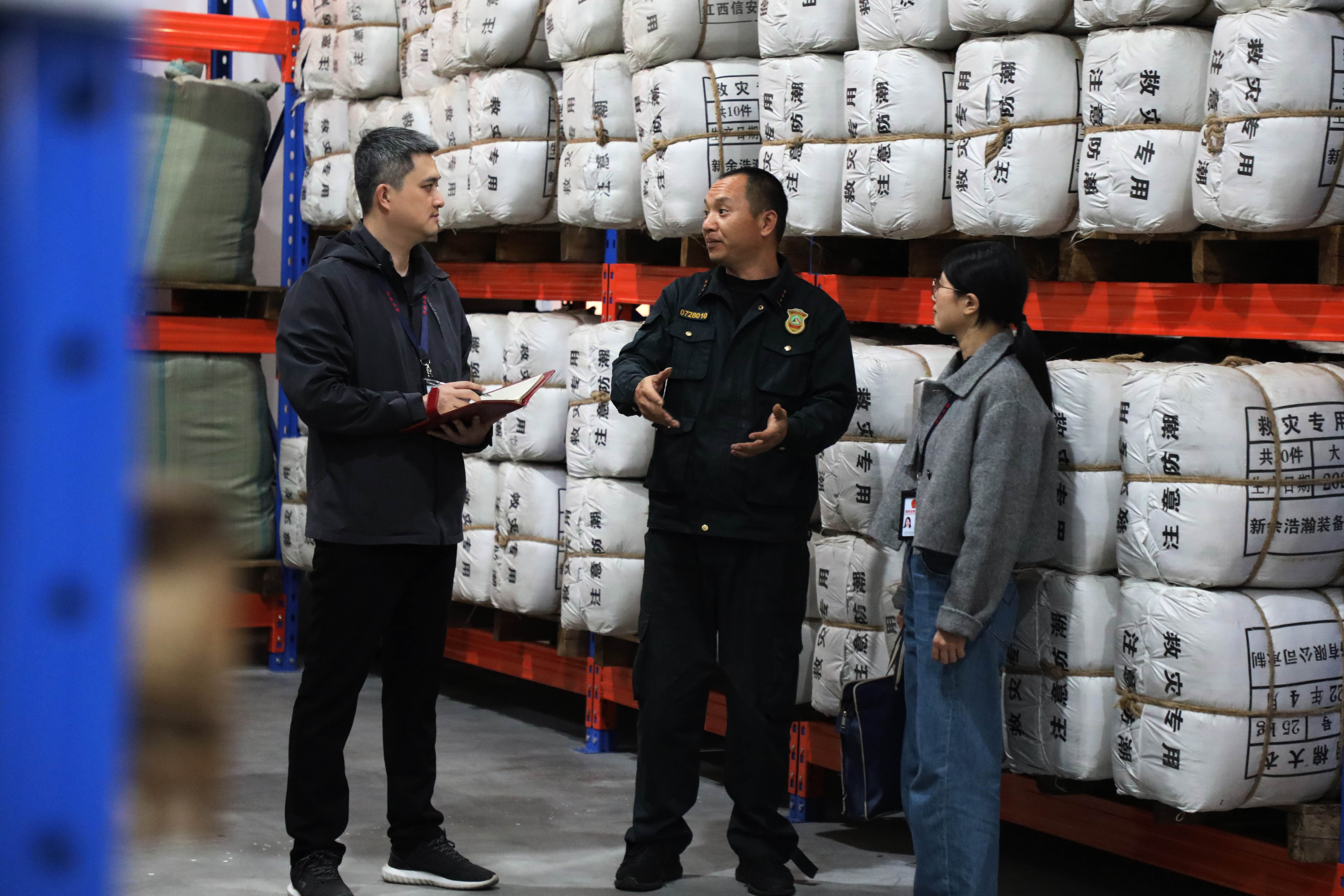 镜头丨监督守护冬日温暖