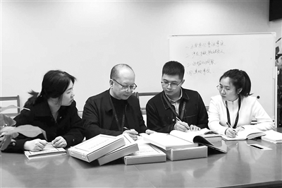 违反廉洁纪律与受贿行为交织如何辨别