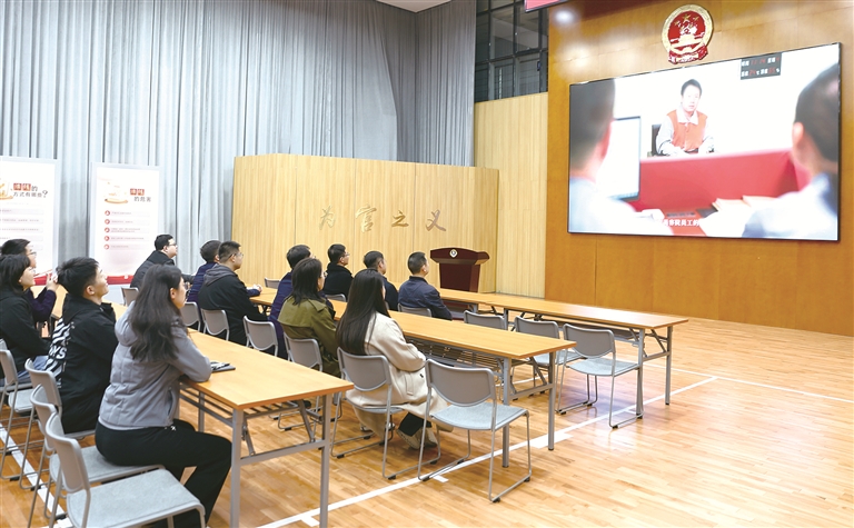 深度关注丨推动走好践行“两个维护”第一方阵