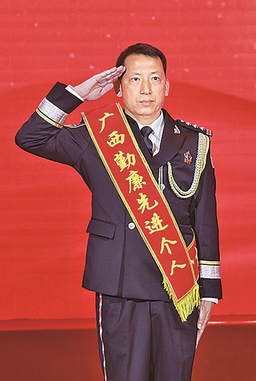 ����ӳ�˹� ʵ�����³�