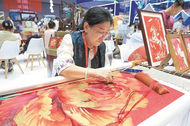 画里有话丨文化产业积蓄澎湃动能
