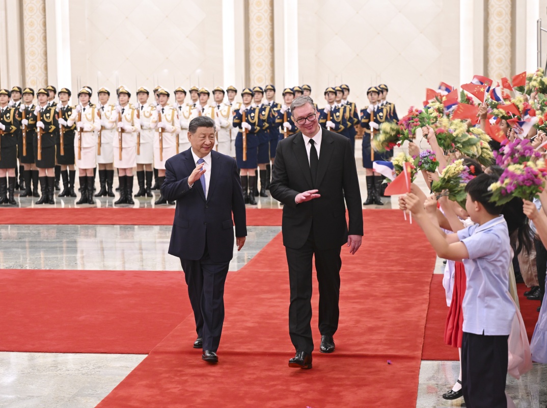 习近平同塞尔维亚总统武契奇会谈