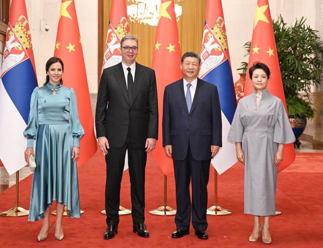 习近平同塞尔维亚总统武契奇会谈
