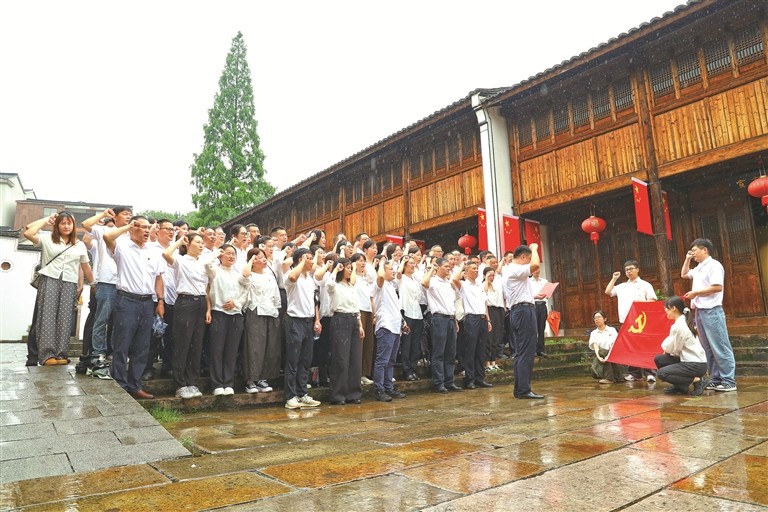 以学铸魂丨对党忠诚:共产党人首要的政治品质