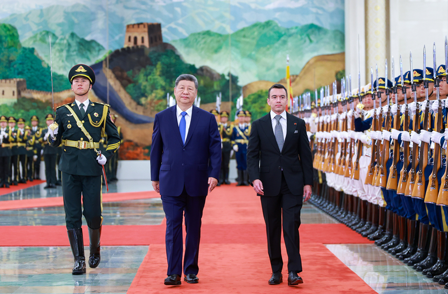 习近平同厄瓜多尔总统诺沃亚会谈