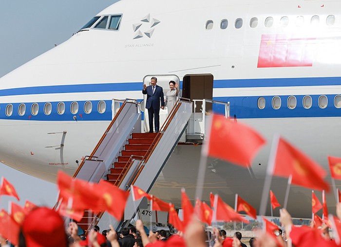 习近平抵达比什凯克出席2026年上海合作组织峰会并对吉尔吉斯斯坦进行国事访问